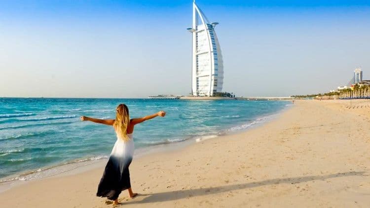 لماذا يفضل المسافرون السفر خارج الموسم السياحي؟