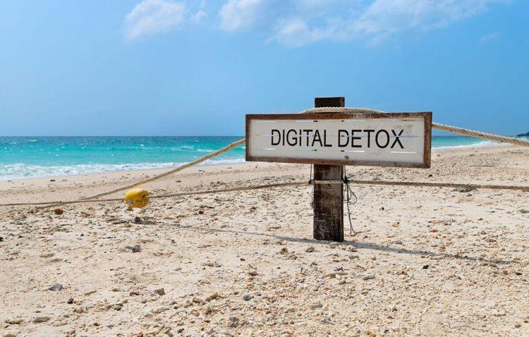 لماذا تختار السفر بدون إنترنت | Digital Detox Travelترند ال