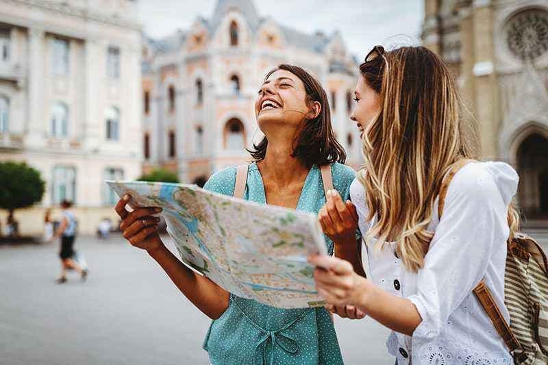 لماذا أصبحت التجارب أهم من التسوق أثناء السفر؟